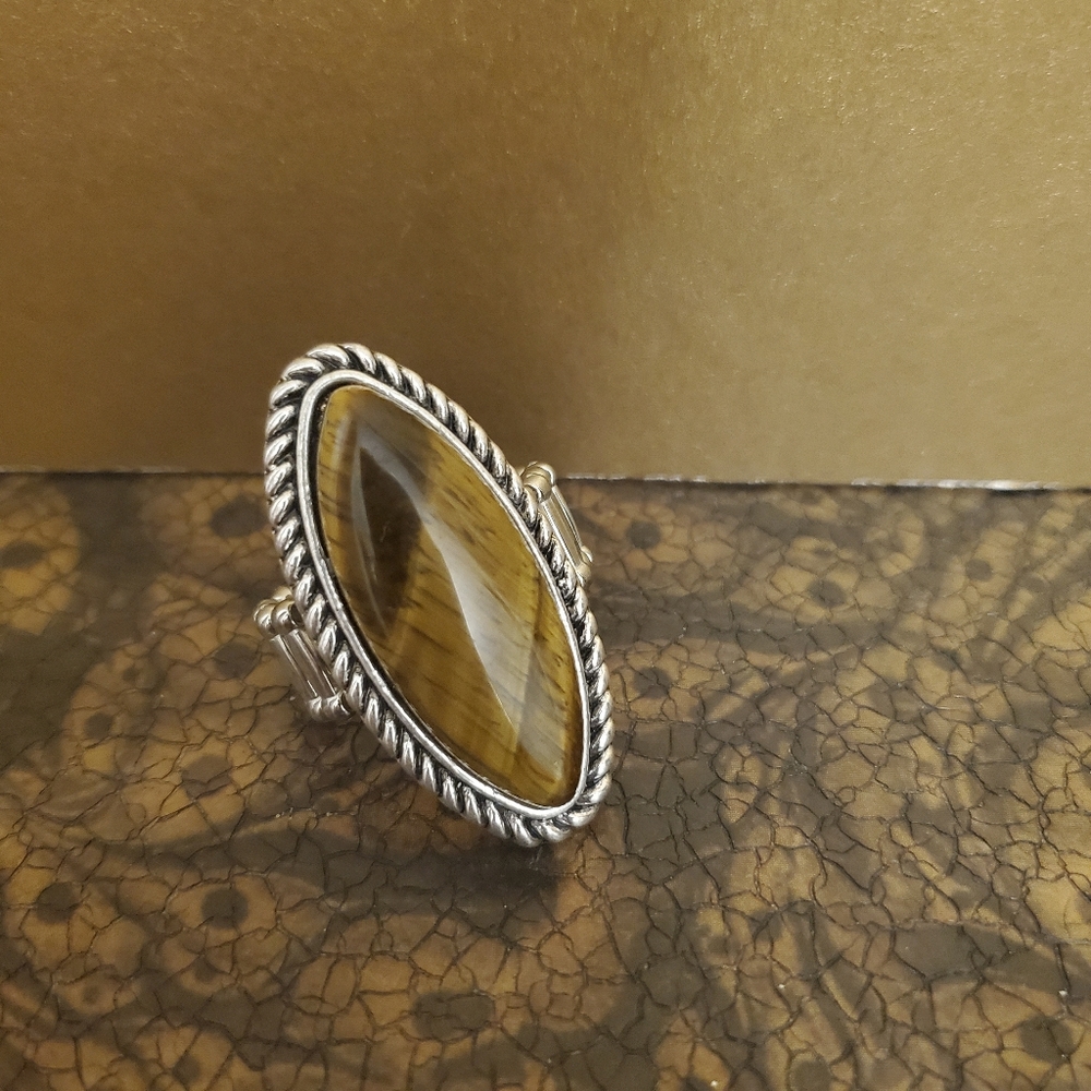 Statement Ring - Picture 2 of 3